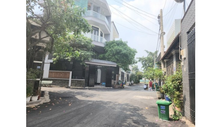 Bán nhà Tăng Nhơn Phú A quận 9, Ngang 9m, đường Ô tô tránh, Biệt thự xung quanh, chỉ 6 tỷ, lh 0915128329